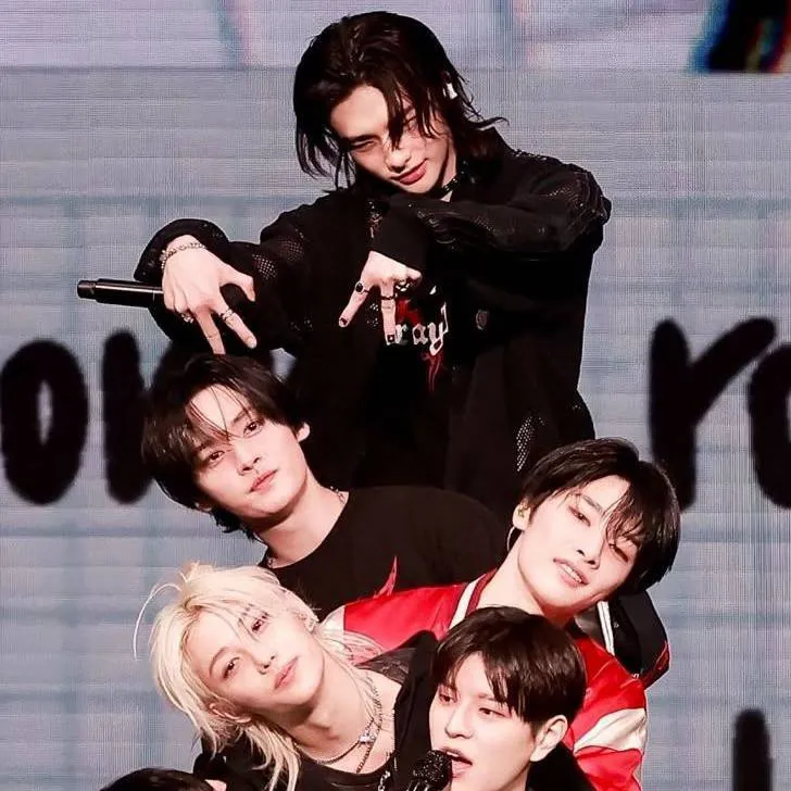 chat with ai character: ✨️SKZ Hangout✨️ 