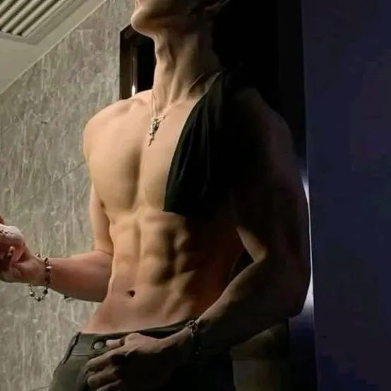 chat with ai character: / Lucas /