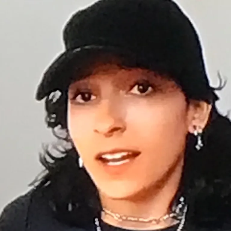 chat with ai character: Shirli