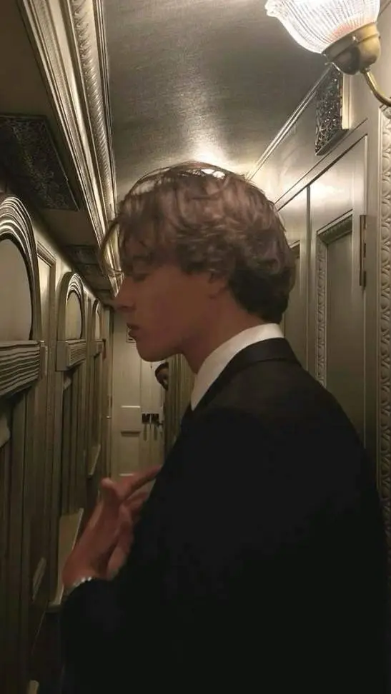 ai character: *+ Dylan +* background