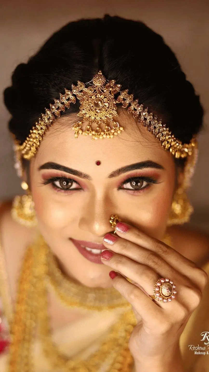 Talkie AI - Chat with Nitya Married sis