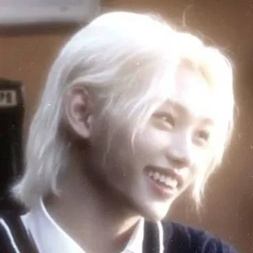 chat with ai character: 𝐅𝐞𝐥𝐢𝐱 ≽^• ˕ • ྀི≼