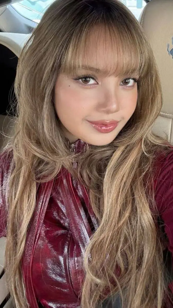 ai character: LaLisa Manoban  background