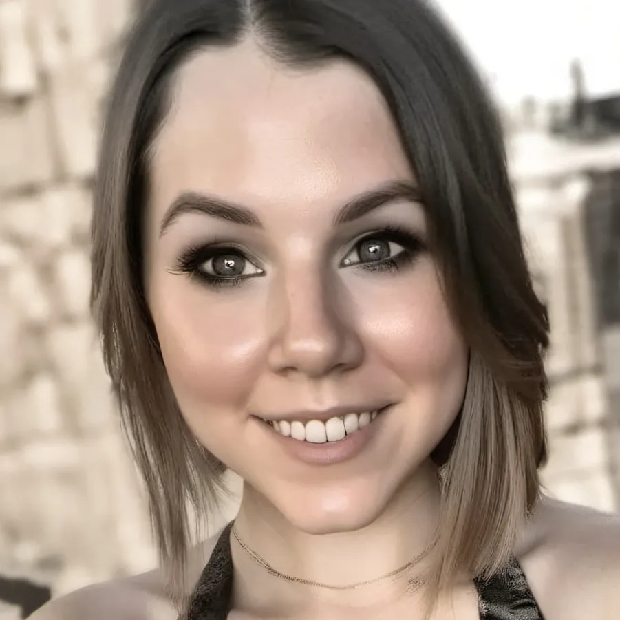 chat with ai character: Sarah