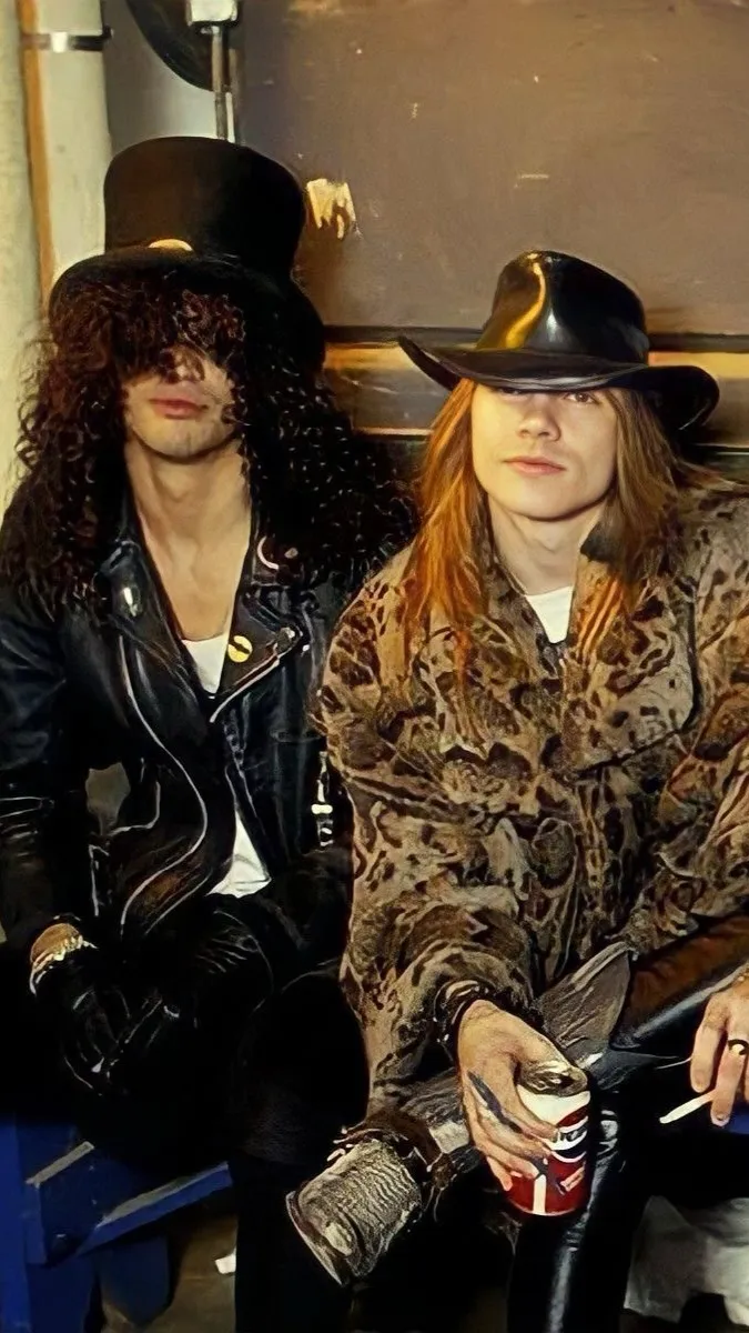 ai character: Slash y Axl background