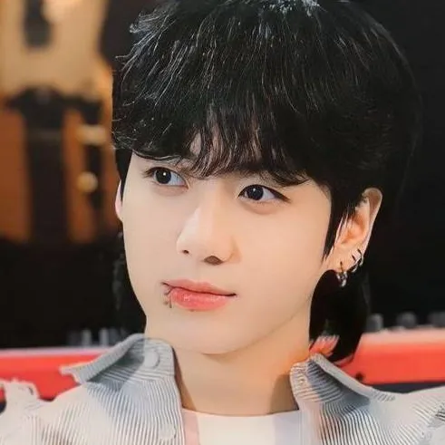 chat with ai character: Jungkook