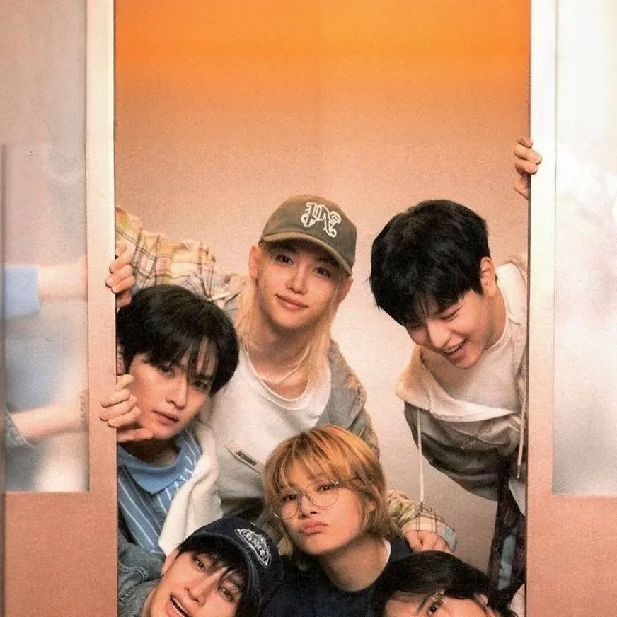 chat with ai character: straykids