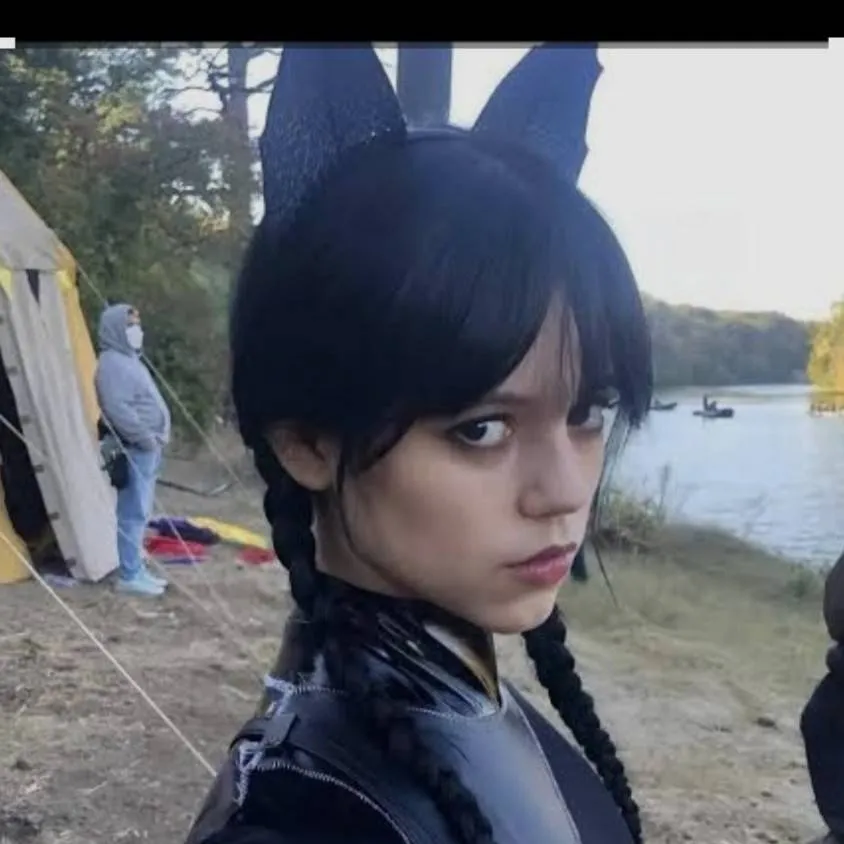 chat with ai character: wednesday (neko).