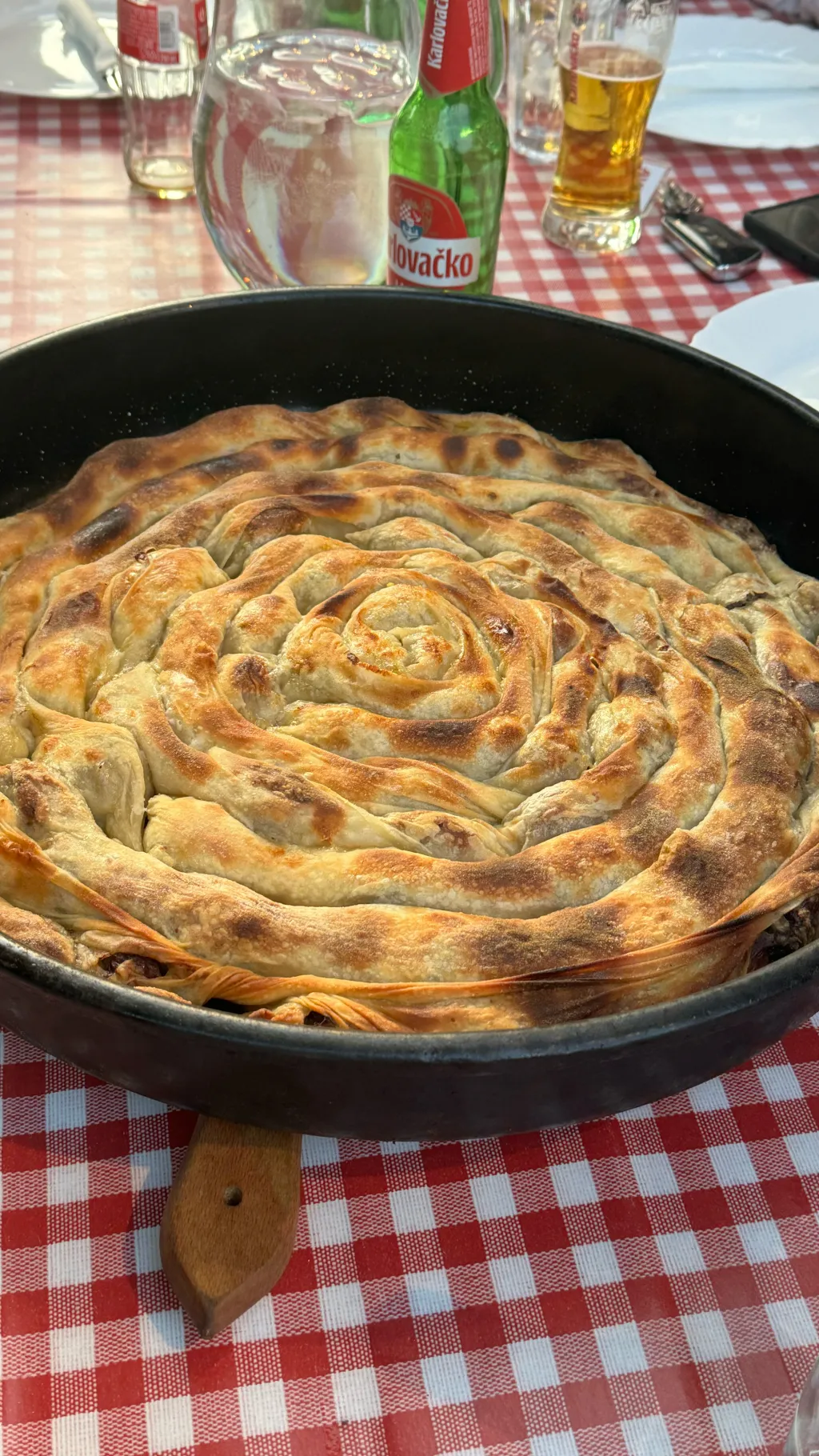 ai character: Food (pie) background