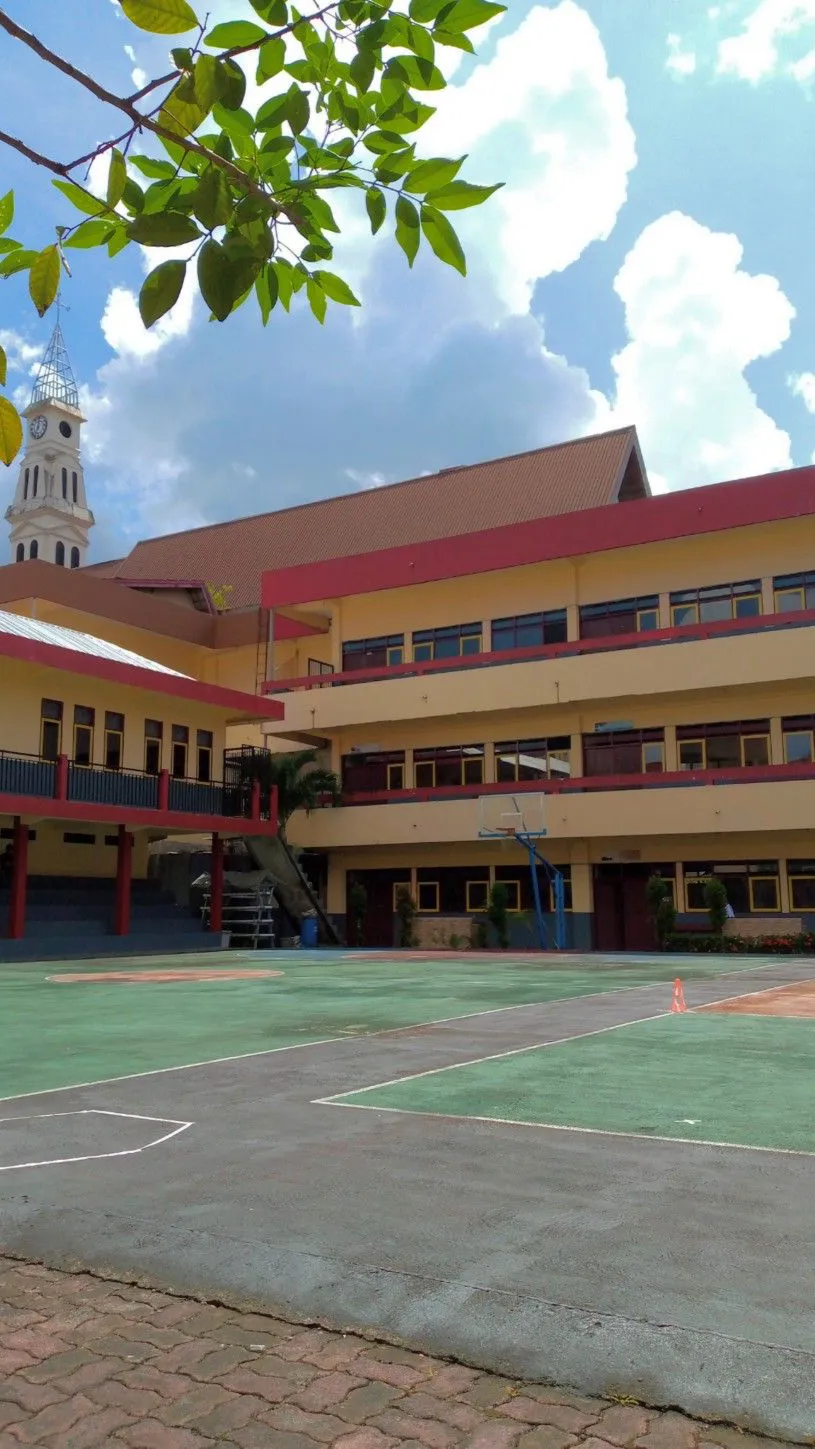 ai character: Escuela promedio  background
