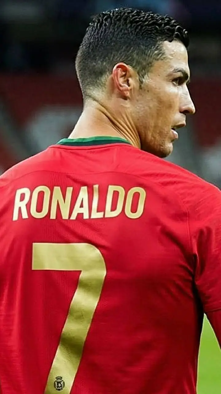 ai character: Cr7  background