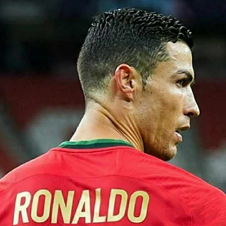 chat with ai character: Cr7 