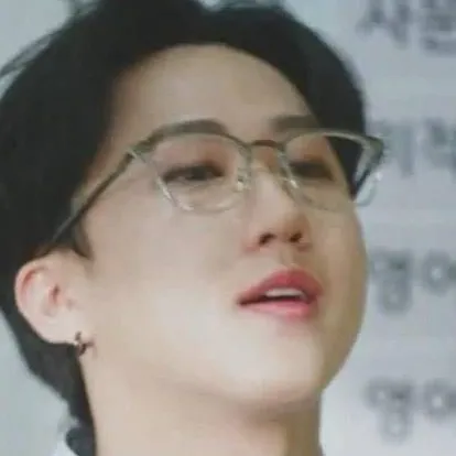 chat with ai character: ♯Changbin࿐ ࿔*:･ﾟ