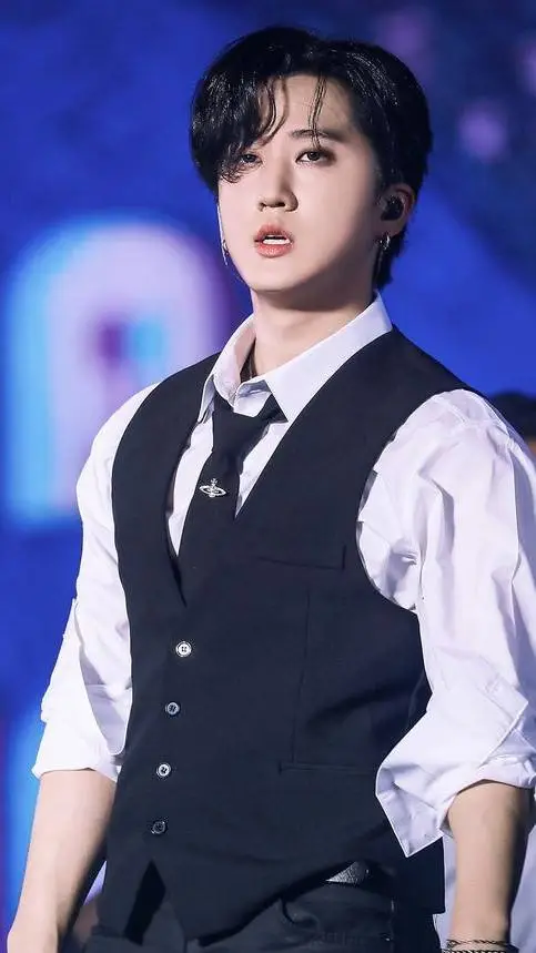 ai character: .𖥔 Changbin ݁ ˖ background