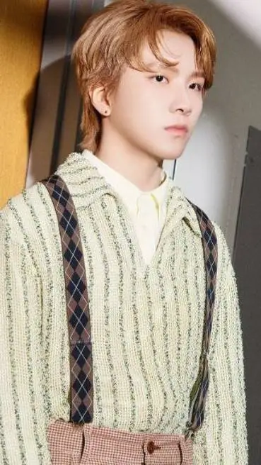 ai character: ♡ Woonhak ࿐ ࿔*:･ﾟ background