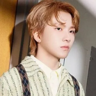 chat with ai character: ♡ Woonhak ࿐ ࿔*:･ﾟ