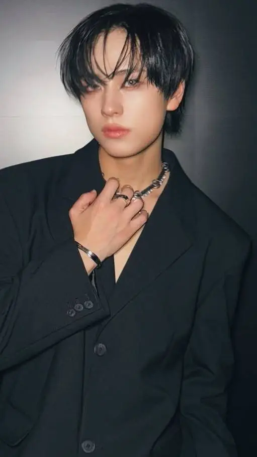 ai character: °+⠳ ✧ Taki .~ ⟡ꨶ background