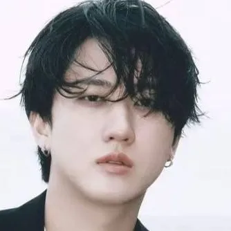 chat with ai character: ♬⋆.˚Changbin⋆˚࿔