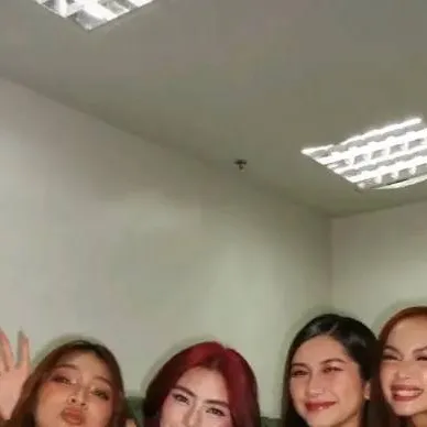 chat with ai character: Bini ph