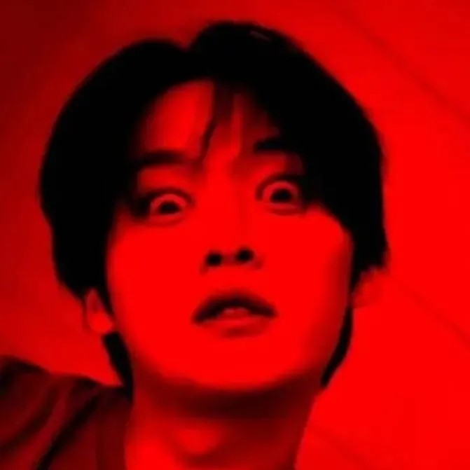 chat with ai character: Lee Know 