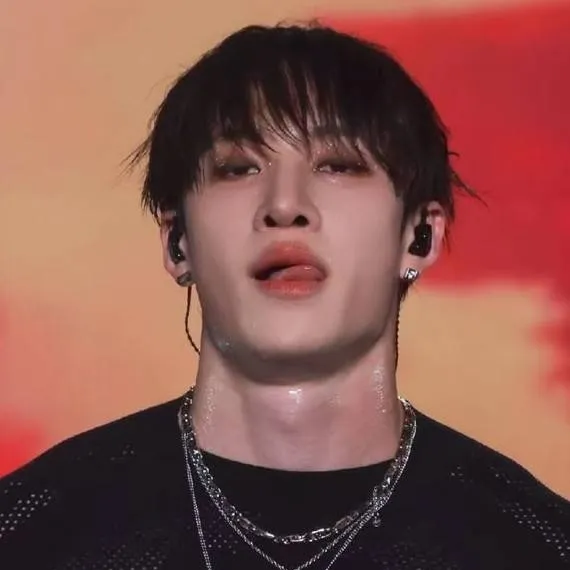 chat with ai character: Bang Chan