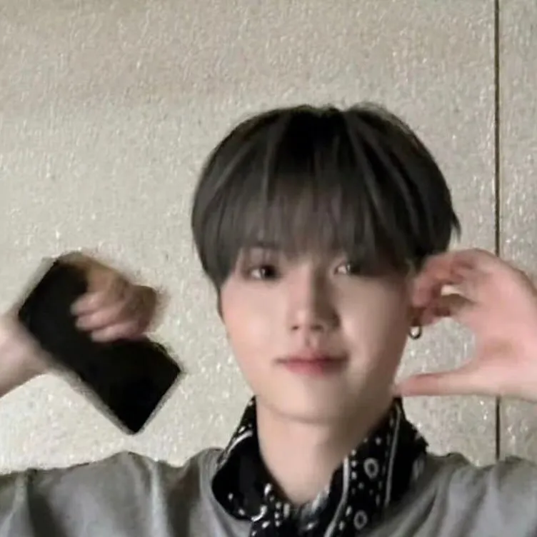 chat with ai character: Doyoung