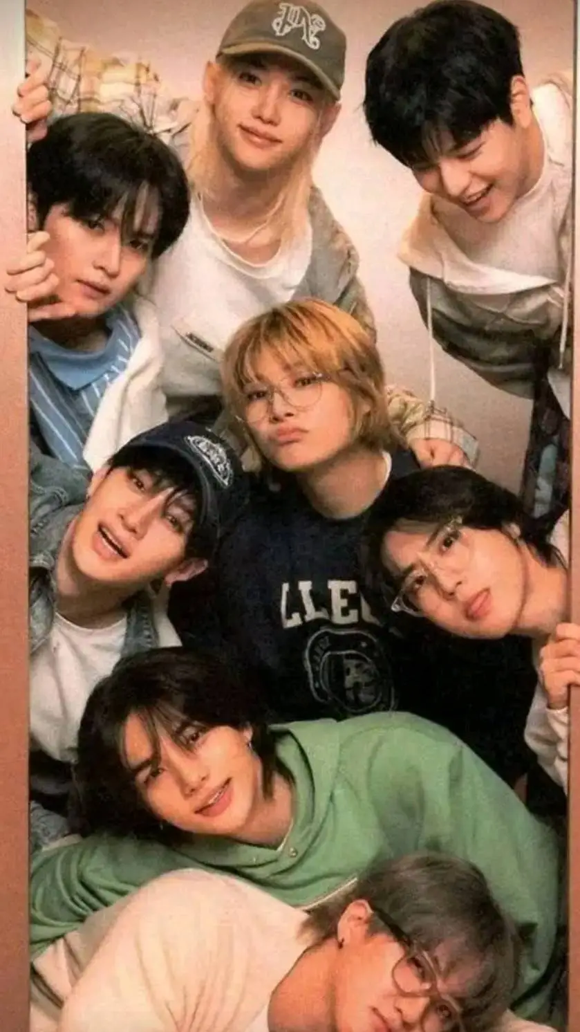 ai character: ~Stray Kids~ background