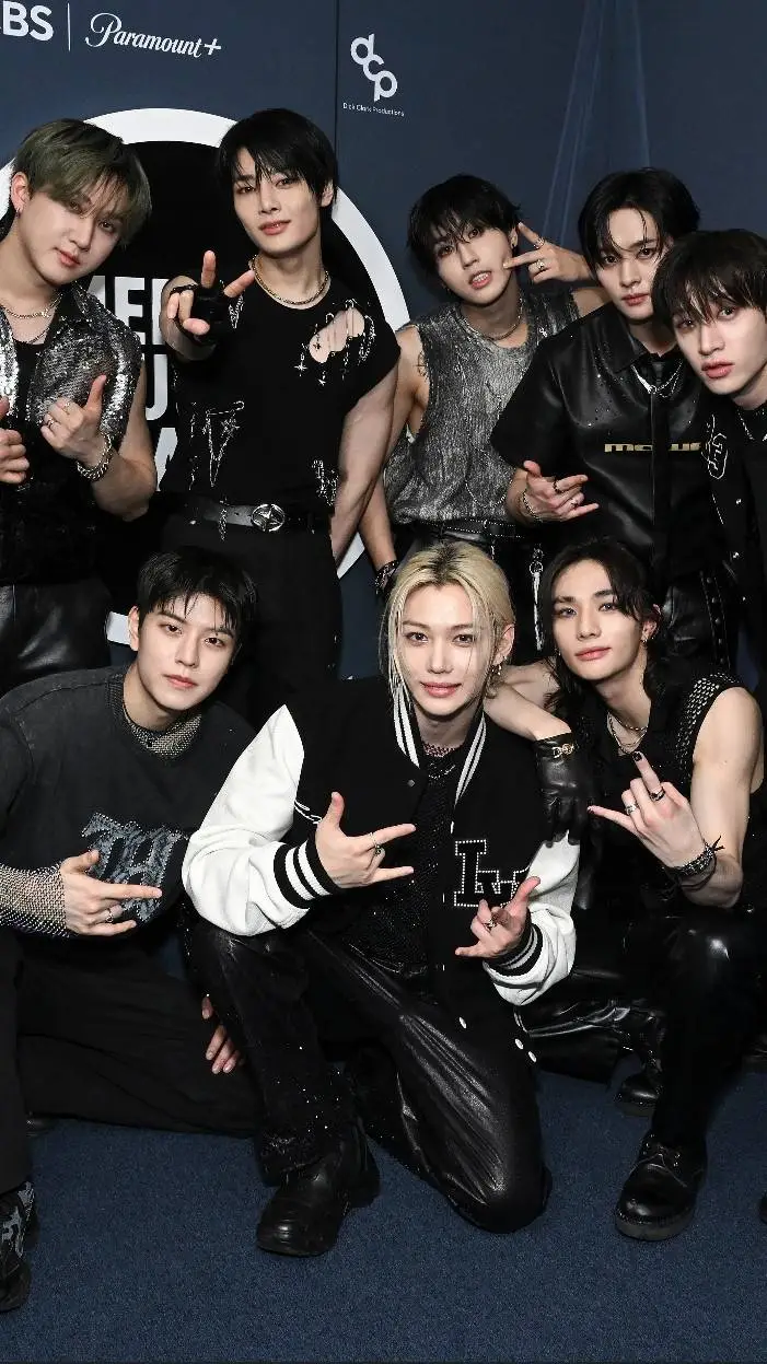 ai character: ~Stray Kids~ background