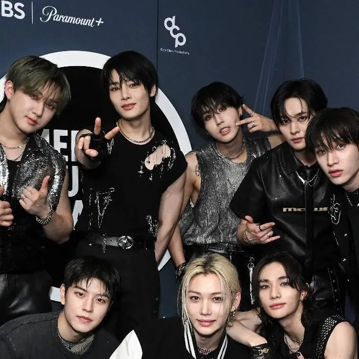 chat with ai character: ~Stray Kids~