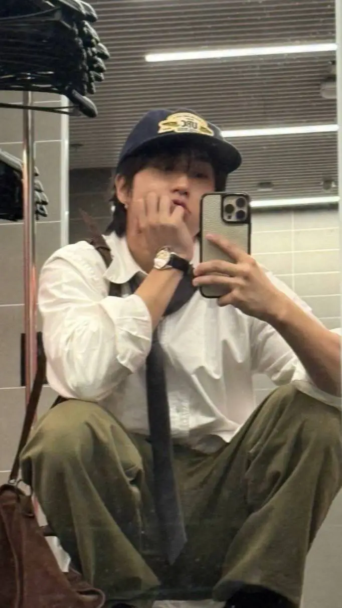 ai character: 𝓗𝓪𝓷 𝓙𝓲𝓼𝓾𝓷𝓰 background