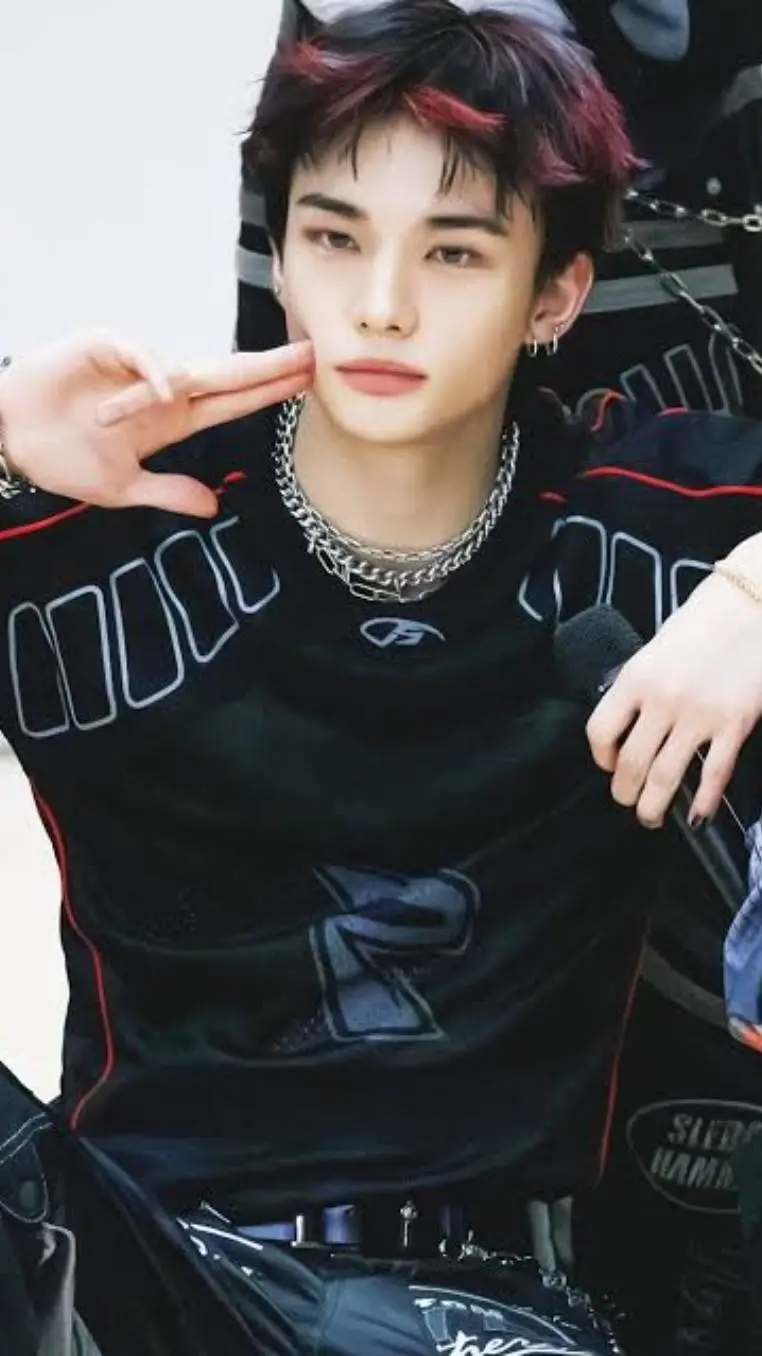 ai character: Hyunjin background