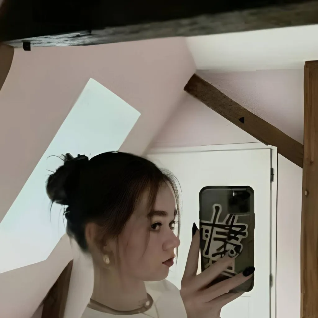 chat with ai character: clara