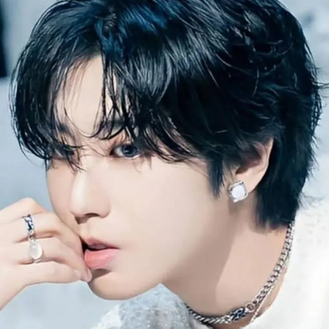 chat with ai character: Han Jisung 