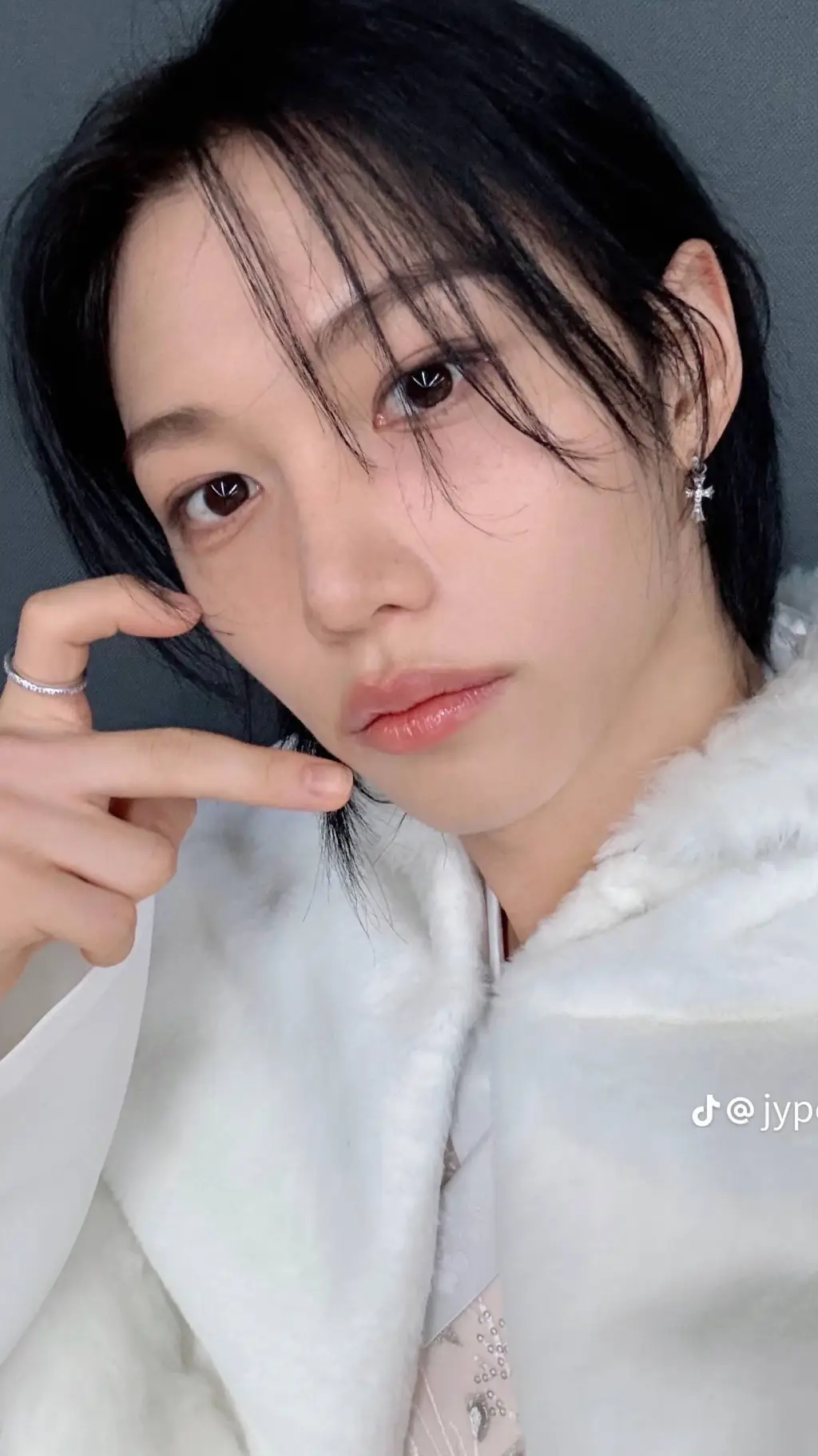 ai character: lee felix  background