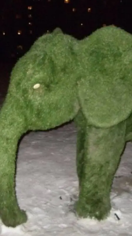 ai character: слоник background