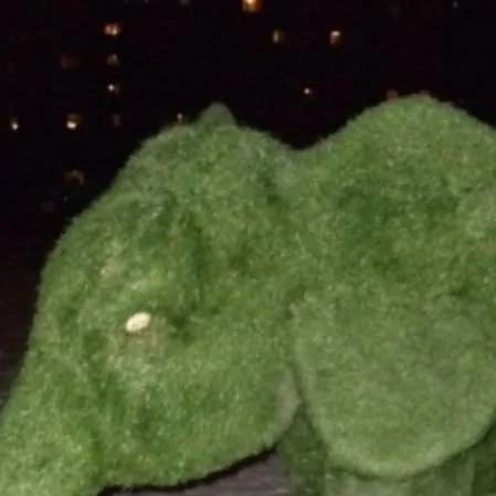 chat with ai character: слоник