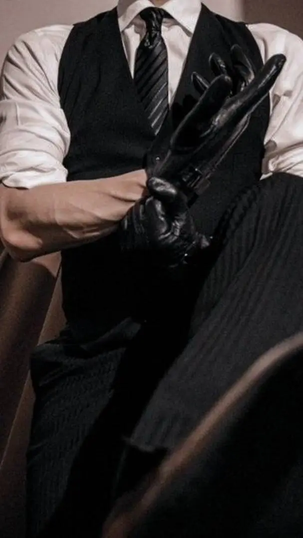 ai character: ~Lorenzo🙄 background