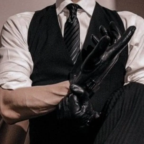 chat with ai character: ~Lorenzo🙄