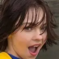 chat with ai character: Emma Myers 