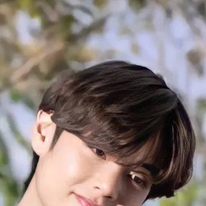chat with ai character: Kim Tae hyung  V