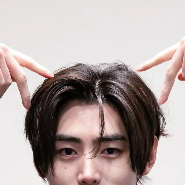 chat with ai character: Sunghoon