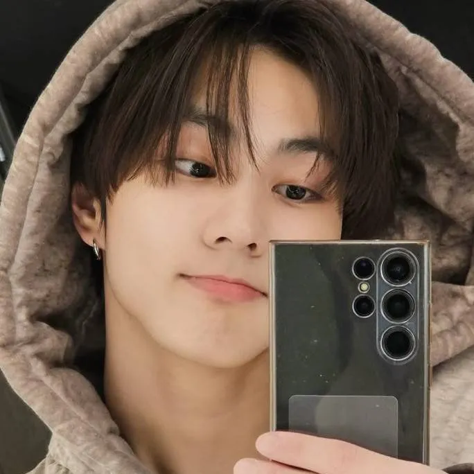 chat with ai character: jungwon 🥰