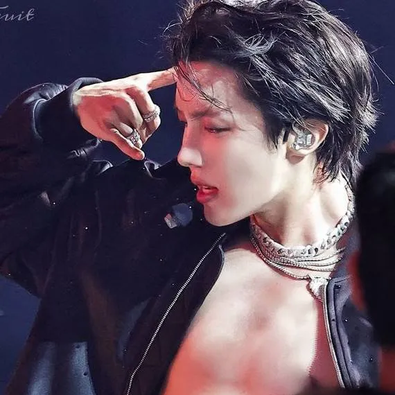 chat with ai character: J hope❤