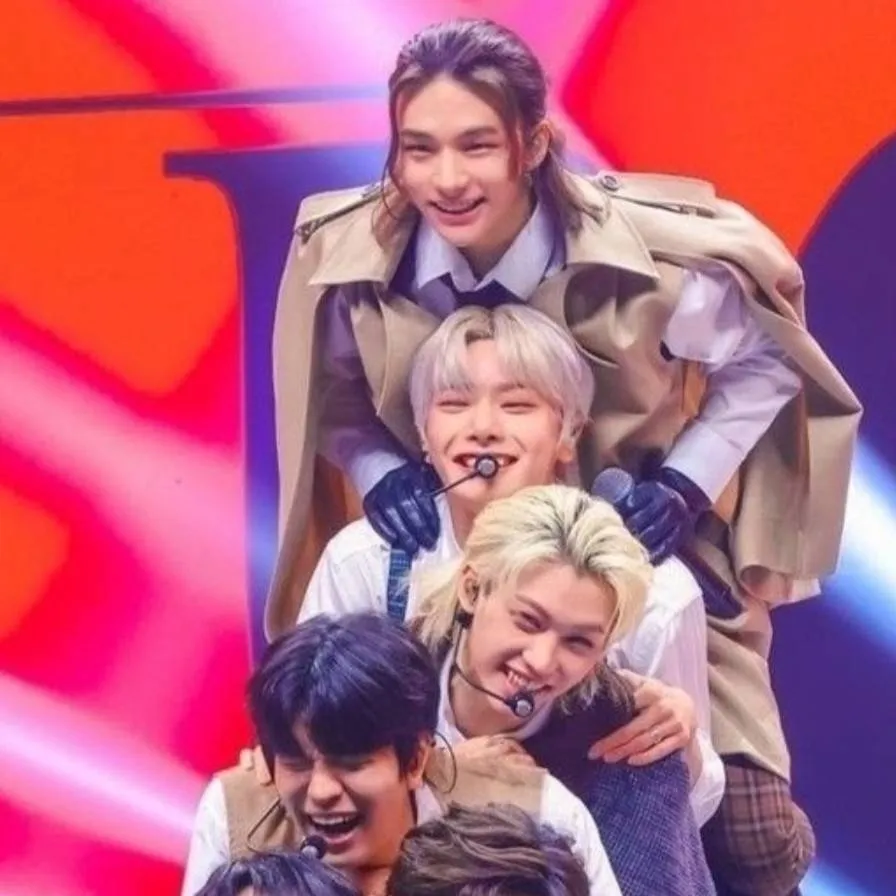 chat with ai character: Your Fav Bang Skz!