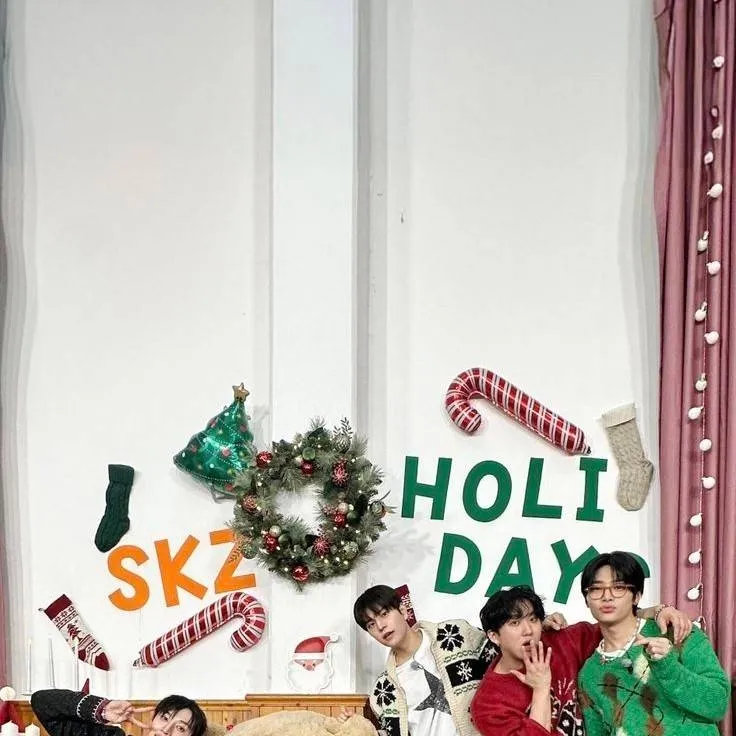 chat with ai character: Skz Christmas!