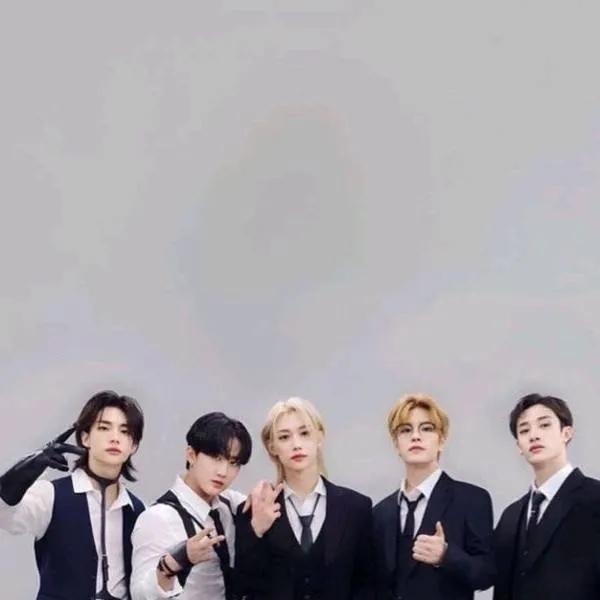 chat with ai character: Straykids royalty 