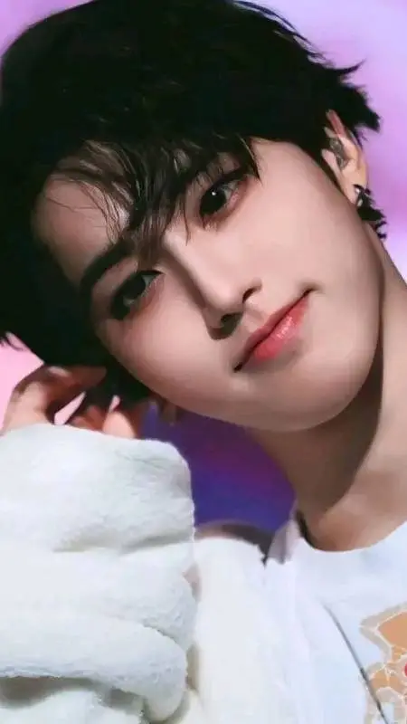 ai character: 🐿♡ Hannie!! ♡🐿 background