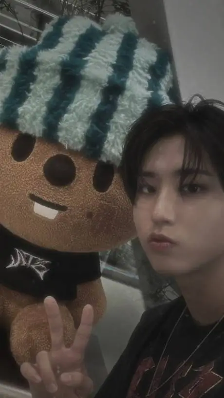 ai character: ♤ Han Jisung ♤ background