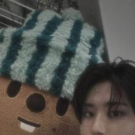 chat with ai character: ♤ Han Jisung ♤
