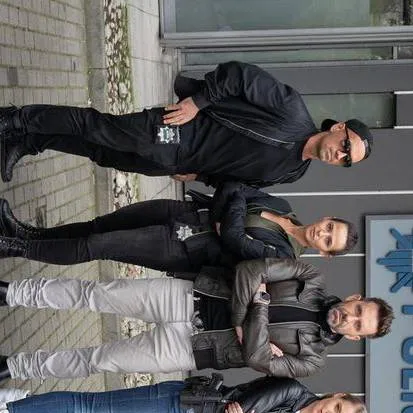 chat with ai character: Cops (Gliniarze)